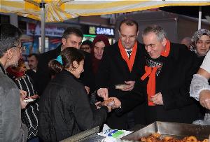 Remzi Aydın İslambey Pazarı’nda Lokma Dağıttı