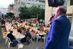  İş adamı Öztürk Sakur Bey'in Düğmeciler de İftar Daveti